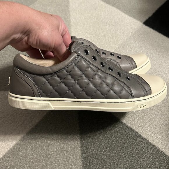 UGG Australia Jemma Slip-On Sneakers FADING ON LEFT SHOE Women's Size 8 - Picture 2 of 12